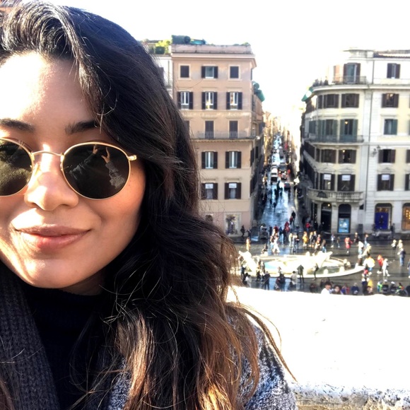 Meet your Posher, Alexis - Picture 1 of 1